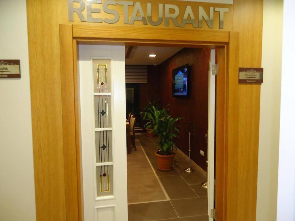 Moonlight Hotel Bostanici ภายนอก รูปภาพ